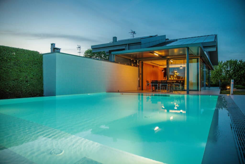 piscina a sfioro Villa Rubin, villa con piscina riscaldata, villa di lusso